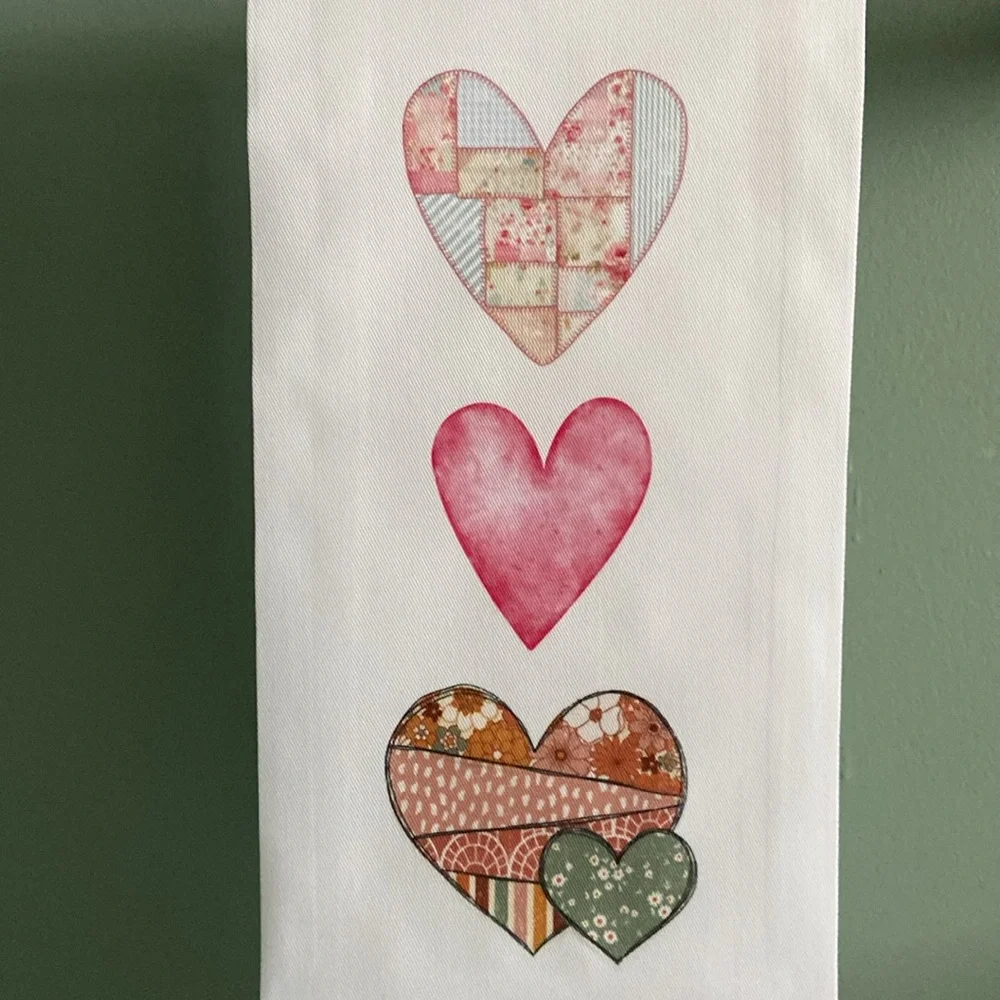 4/$15 ❤️ Heart Tea Towel